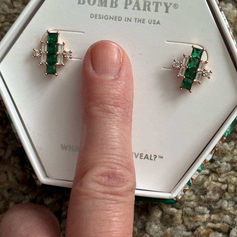 Bomb Party May 2023 earrings - Picture 2 of 5